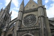 Cathédrale d'Ypres, vue extérieure partielle. Crédit: www.amis-arts.com/