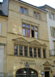 Ville de Neuchâtel, façade Renaissance. Cliché personnel