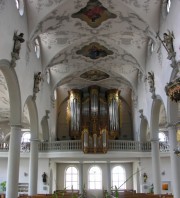 Vue générale de la nef et du Grand Orgue Graf. Cliché personnel