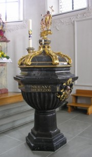 Les fonts baptismaux. Cliché personnel