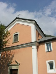 Façade de l'église de Carasso. Cliché personnel