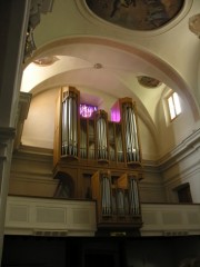 Vue de l'orgue en situation sur sa tribune. Orgue Kuhn (1984). Cliché personnel