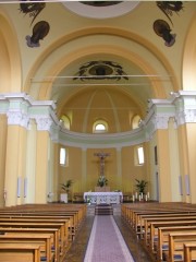 Vue intérieure de cette église depuis l'entrée. Cliché personnel