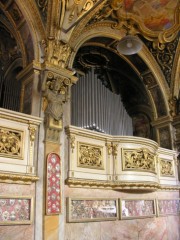 Vue partielle des tuyaux de l'orgue, dans la galerie nord (Grand Orgue, Récit). Cliché personnel
