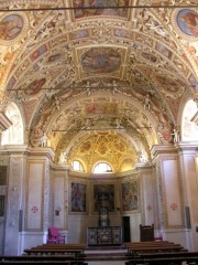 Vue intérieure de l'église depuis l'entrée. Cliché personnel