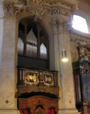 Belle vue du buffet d'orgue gauche (nord), face au buffet droit (sud); orgue Mascioni. Cliché personnel