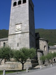 Vue sur les absides romanes de l'église. Cliché personnel