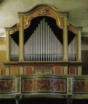 L'orgue italien du 19ème s. en l'église S. Anna de Roveredo. Crédit: www.tricoteaux.com/