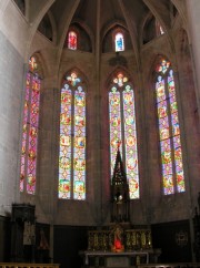 Cathédrale de St-Claude. Verrières du choeur (milieu du 19ème s.). Cliché personnel