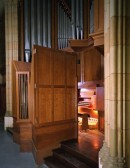 Vue du Positif et de la console de l'orgue von Beckerath, Université de Yale. Crédit: www.yale.edu/ism/organ_atyale/organ-atYale.html