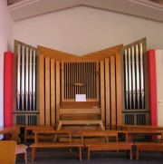 L'orgue Kuhn de N.-Dame de la Paix dans sa version restaurée, transformée, relevée en 2007. Cliché personnel