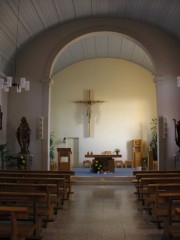 Vue intérieure axiale de l'église de Ponthaux. Cliché personnel