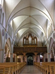 Une dernière vue de l'orgue dans la perspective de la nef. Eglise de Treyvaux. Cliché personnel