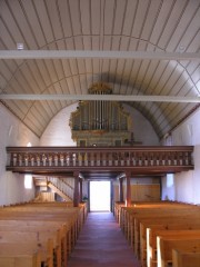 Vue de la nef de l'église en direction de l'orgue. Cliché personnel