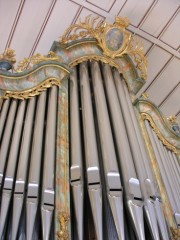 Vue de la façade de l'orgue de Guggisberg. Cliché personnel