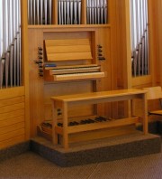 Autre vue de la façade et de la console de l'orgue. Cliché personnel