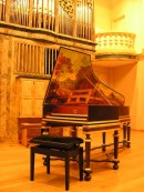 Clavecin Kennedy et orgue de la manufacture St-Martin. Salle Faller du Conservatoire de La Chaux-de-Fonds. Cliché personnel (déc. 2007)