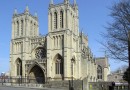 Vue extérieure de la cathédrale de Bristol. Crédit: //en.wikipedia.org/