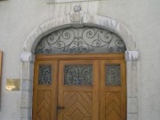 Le Locle. Belle porte ancienne, rue des Envers. Cliché personnel