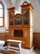Orgue de la petite église de Tschierv, canton des Grisons. Cliché personnel (juillet 2011)