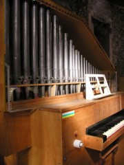 Musée suisse de l'Orgue: orgue réalisé par les élèves d'un collège de Lausanne. Cliché personnel