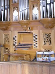 Vue au téléobjectif de la console de l'orgue Füglister. Cliché personnel