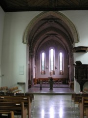Vue de la nef de l'église depuis le dessous de la tribune de l'orgue. Cliché personnel