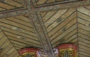 Détail du plafond peint de la nef au-dessus de l'orgue. Cliché personnel