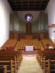 Autre vue de la nef et du Grand Orgue. Cliché personnel