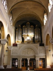 Vue du Grand Orgue Mathis en situation sur sa tribune. Cliché personnel (janvier 2008)