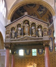 Vue détaillée du Baldaquin sculpté: le Christ et les Apôtres. Cliché personnel