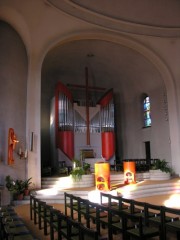 Vue d'ensemble du choeur avec le mobilier et l'orgue. Cliché personnel