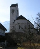 Vue de l'église d'Amsoldingen (chevet roman remarquable). Cliché personnel (fév. 2008)