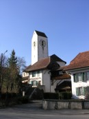 Autre vue d'Amsoldingen et de son église romane. Cliché personnel (fév. 2008)