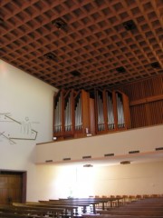 Vue de l'orgue Ayer-Morel en tribune, depuis l'entrée du choeur. Cliché personnel