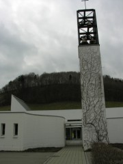 Vue extérieure de l'église catholique de Worb. Cliché personnel (mars 2008)