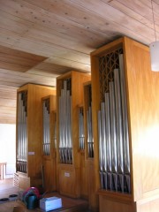 Vue du buffet du Grand Orgue: la console est située entre ce buffet et le Positif. Cliché personnel