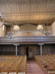 Photo de la nef depuis le choeur en direction de l'orgue Kuhn. Cliché personnel