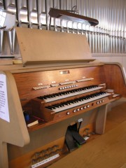 Vue de la console de l'orgue en tribune. Cliché personnel