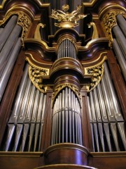 Vue du centre de la façade de l'orgue. Cliché personnel