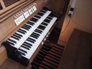 Vue des claviers de l'orgue Kuhn. Cliché de M. E. Develey