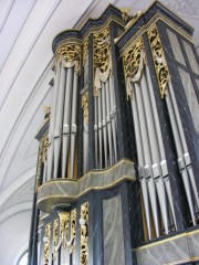 Vue du buffet de l'orgue en tribune. Cliché personnel