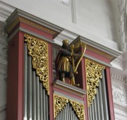 Détail du haut du buffet de l'orgue de choeur. Cliché personnel