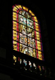 Vitrail dans le choeur oriental de 1730 (vitrail de la fin du 19ème s.). Cliché personnel 