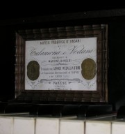 Plaque de signature de l'orgue Vedani. Cliché personnel