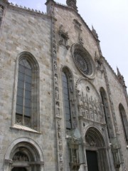 Façade du Dôme de Côme (art gothique italien du 15ème s.). Cliché personnel (fin mai 2008)