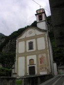 Vue de l'église de Lodrino. Cliché personnel (fin mai 2008)