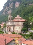 Vue de l'église paroissiale. Cliché personnel (fin mai 2008)