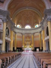 Vue de la nef et du choeur (style classique). Cliché personnel