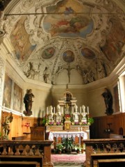 Une belle vue du choeur avec ses peintures murales. Cliché personnel